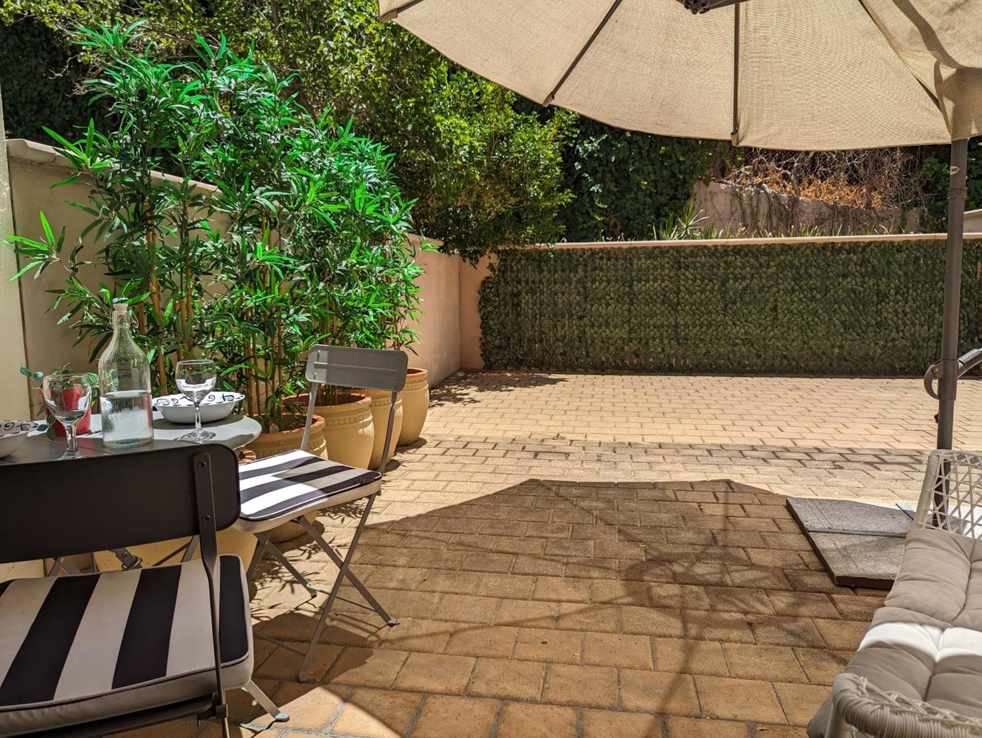 Lovely City Apartment With Private Courtyard, Pool, Free Parking, Gym Perth Exteriér fotografie